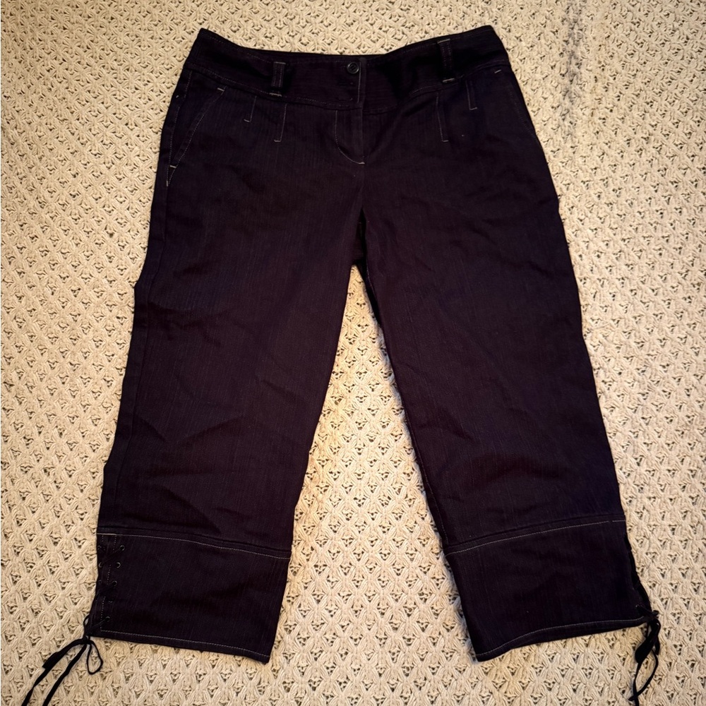 ANN TAYLOR LOFT black denim capris with a relaxed fit